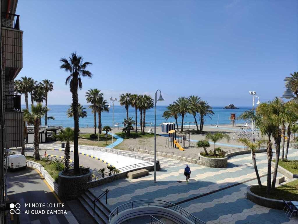 Centro-Primera Linea De Playa Almuñécar Exteriör bild